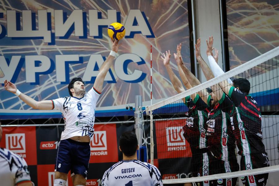 Безупречен Левски би Нефтохимик насред Бургас