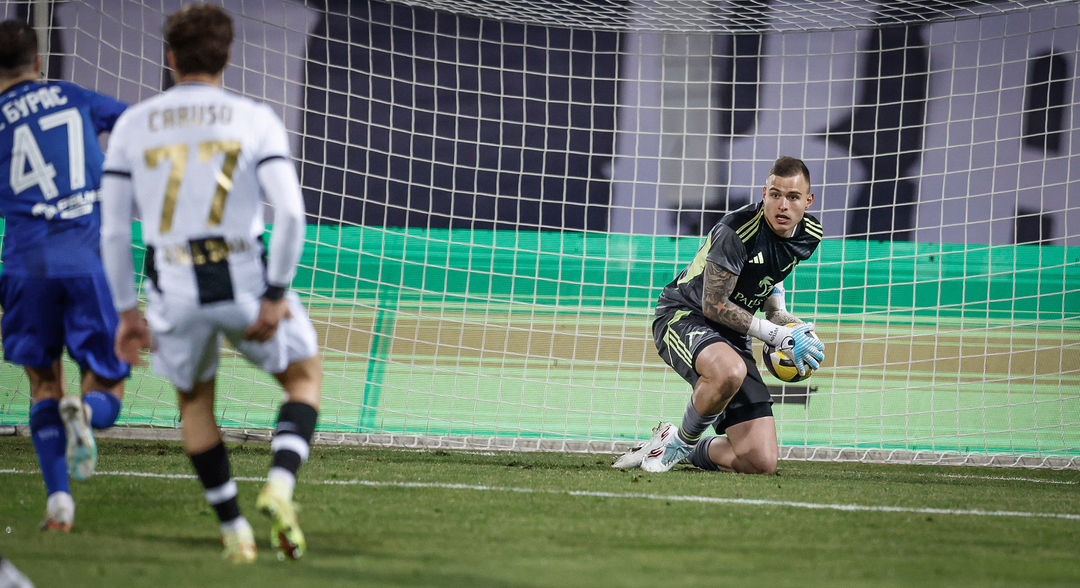 Левски спечели луд мач с Локо София и поведе с 13 точки на върха