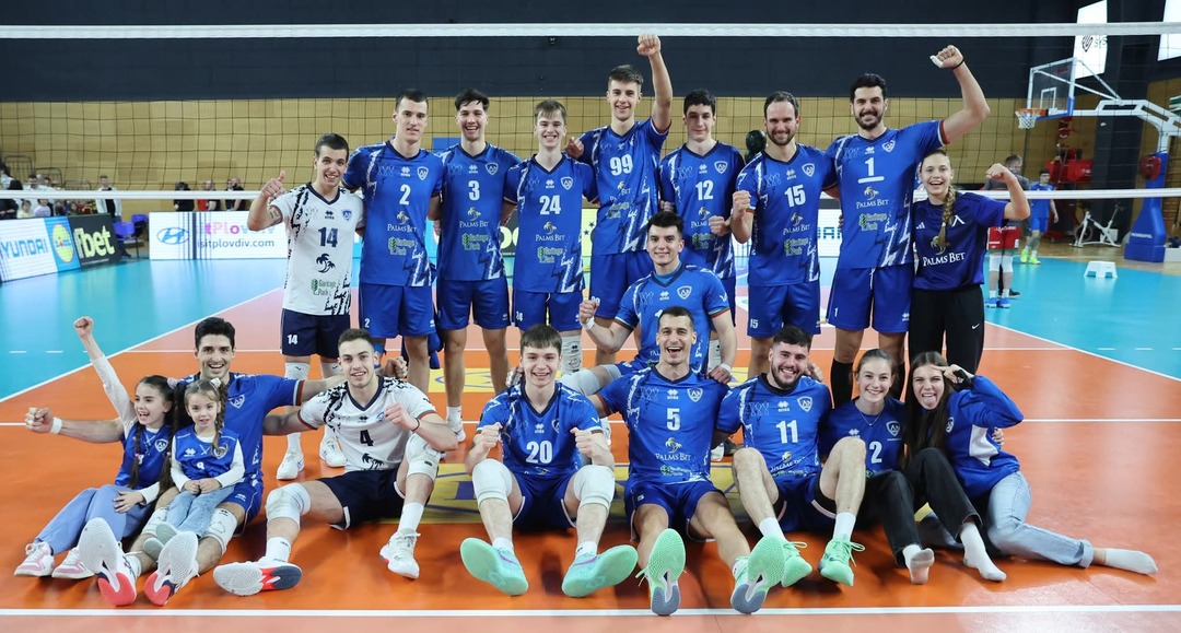 Левски обърна Нефтохимик и започна успешно защитата на титлата