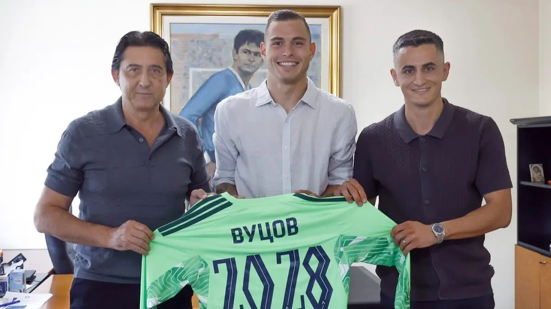 Левски преподписа със Светослав Вуцов