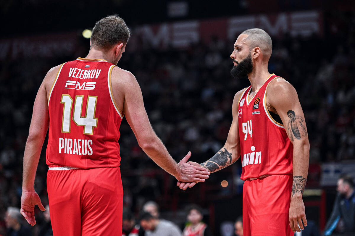 Везенков MVP при успех над сензацията в Евролигата