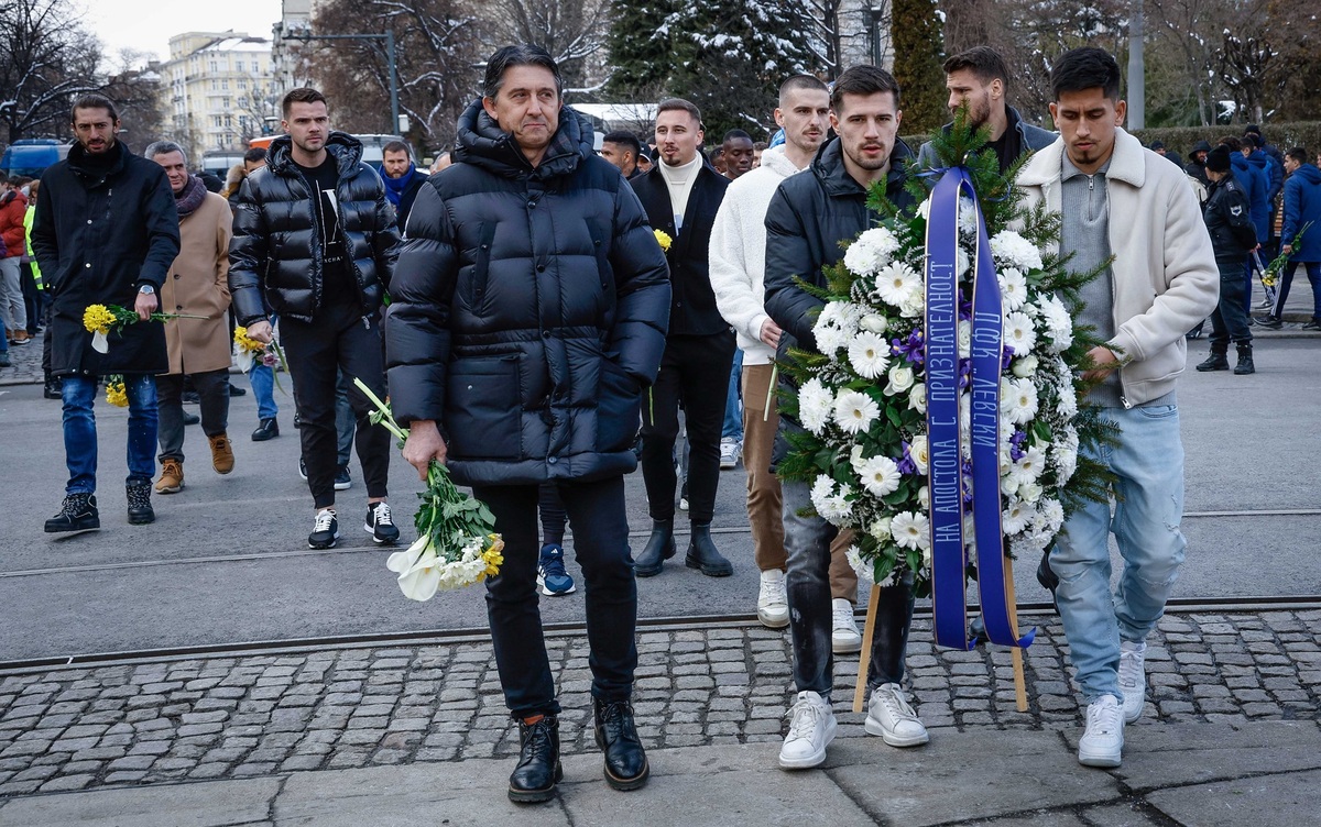 ПФК Левски се преклони пред паметта на Апостола на свободата