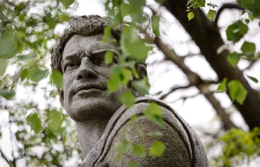 ПФК Левски поднася венци и цветя на паметника на Георги Аспарухов в неделя