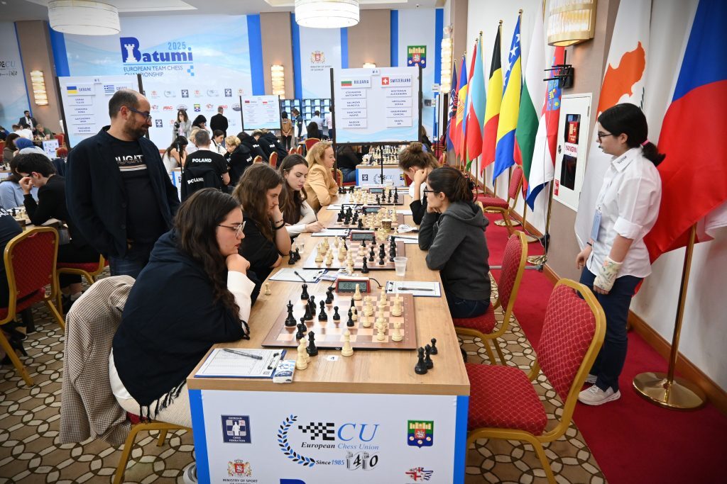 Шахматните ни национали при мъжете и жените с нова победа на Европейското