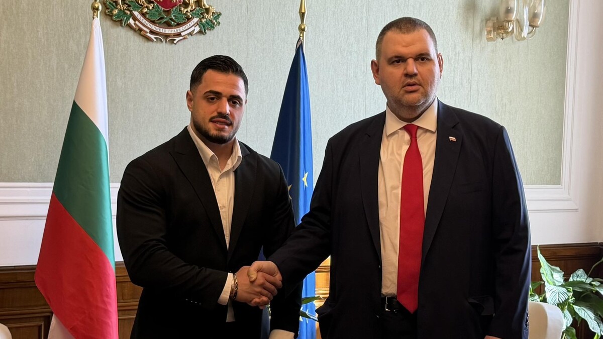 Насар за снимката с Делян Пеевски: Ръката ми е протегната и това е един от компромисите