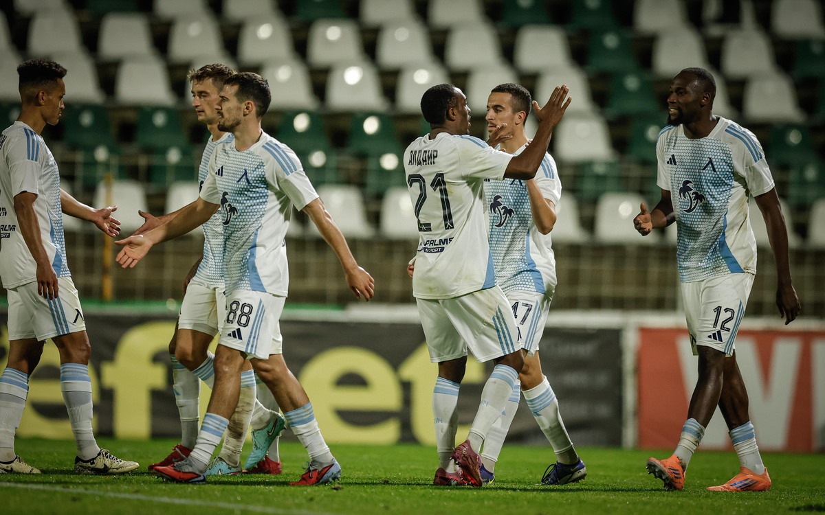 Левски мина без проблеми през Хебър и се класира за 1/8 финалите на Купата