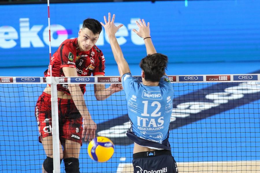 Алекс Николов победоносен с 29 точки срещу шампиона Тренто