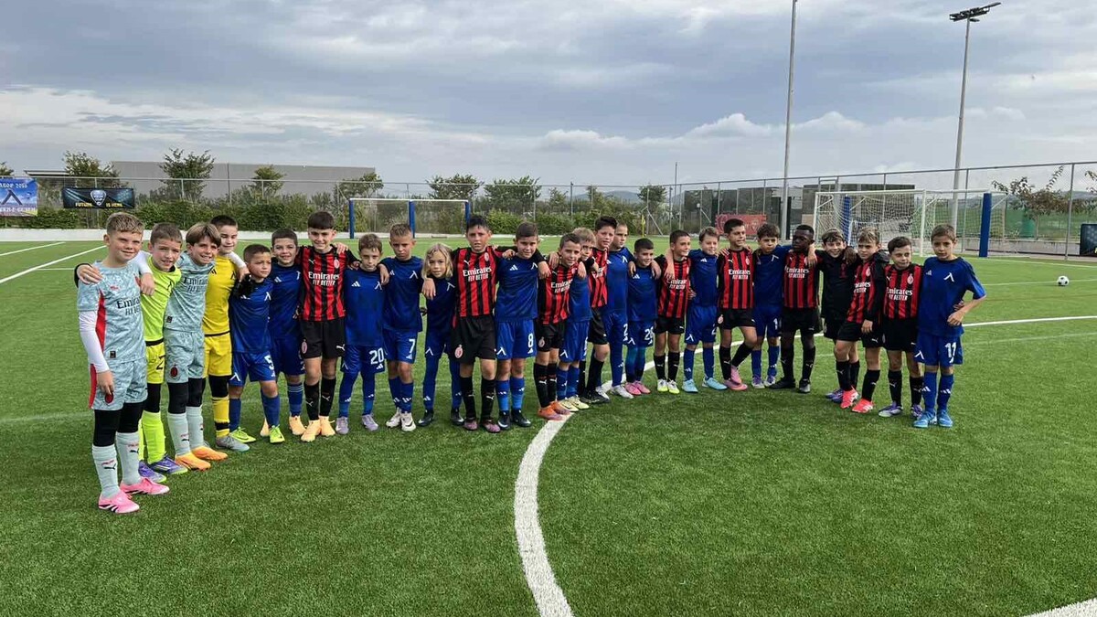 Левски се похвали с победа над АЕК Атина, талантите в "синьо" се опряха здраво на Милан и Челси