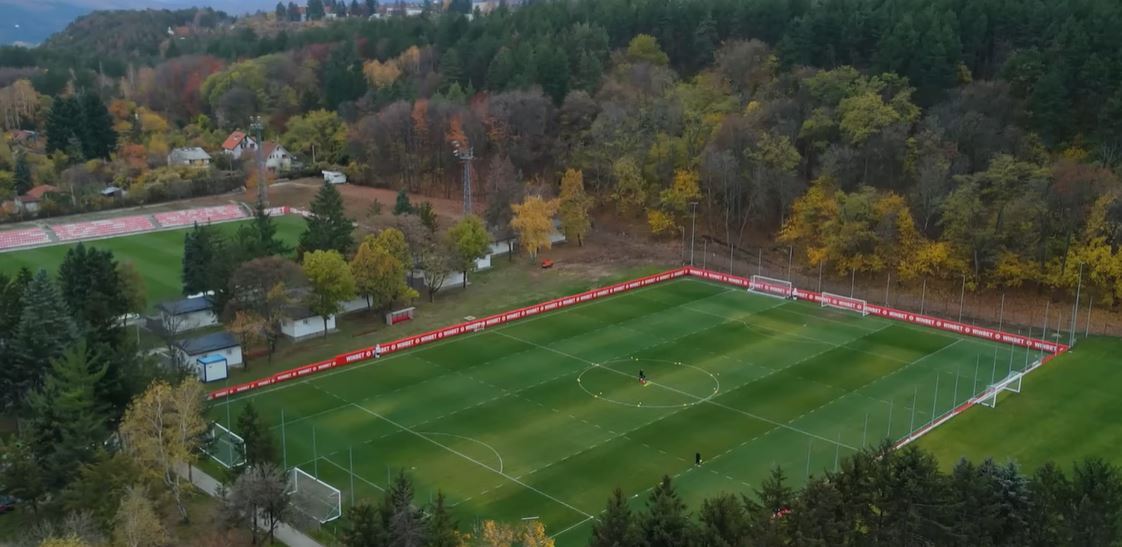 Вместо пресконференция: Фен държа реч пред играчите на ЦСКА преди мача с Левски