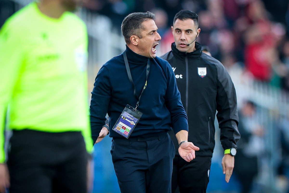 Веласкес: Второто полувреме беше един голям хаос