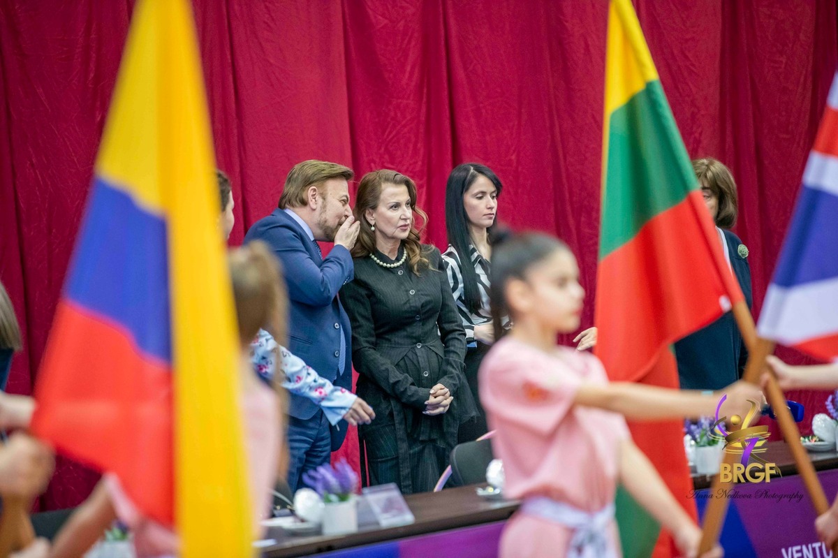 Илиана Раева с награда от GLAMOUR