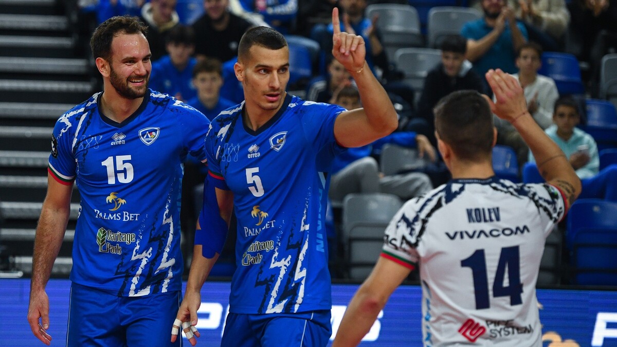 Левски гостува на Лас Палмас, докосвайки групите на Шампионска лига