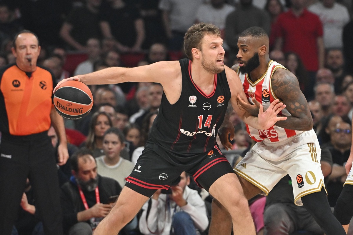 Милър-Макинтайър взе "българското дерби" срещу Везенков в Евролигата