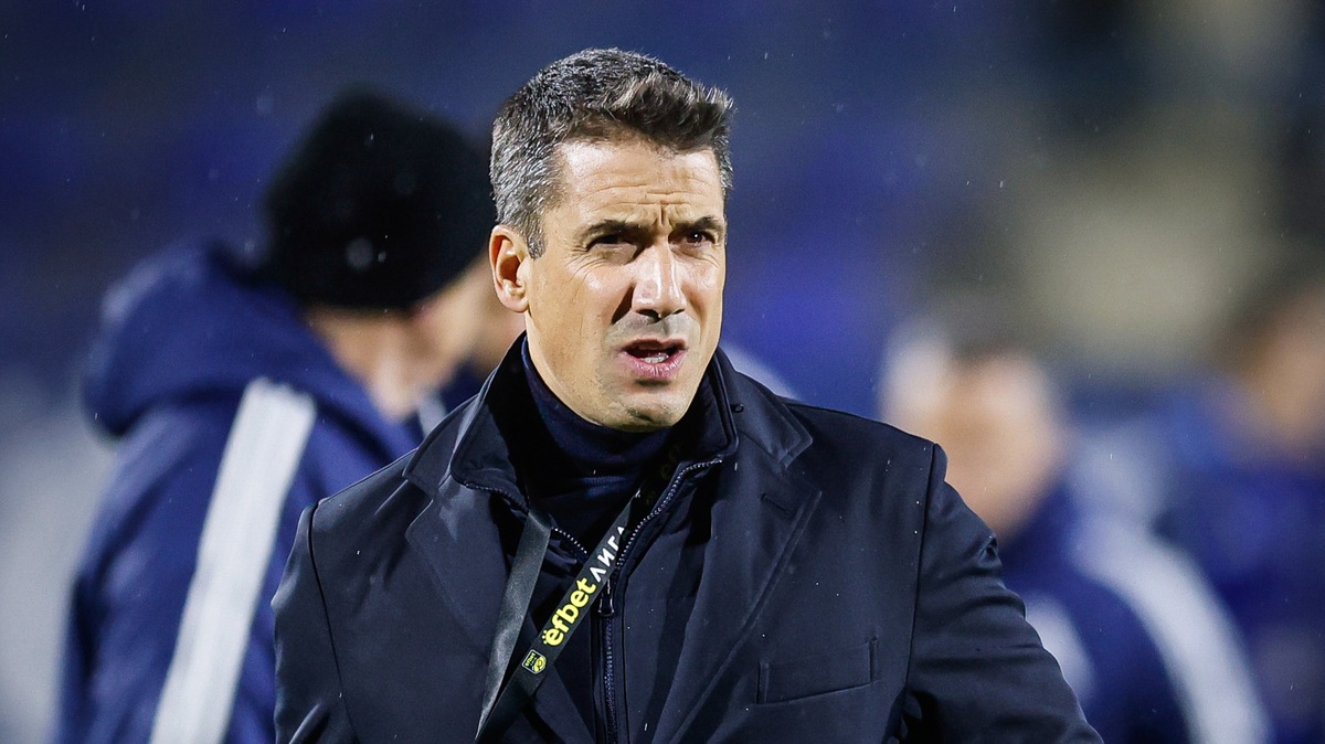 Веласкес: Играхме отговорно, бързо си връщахме топката и победихме заслужено