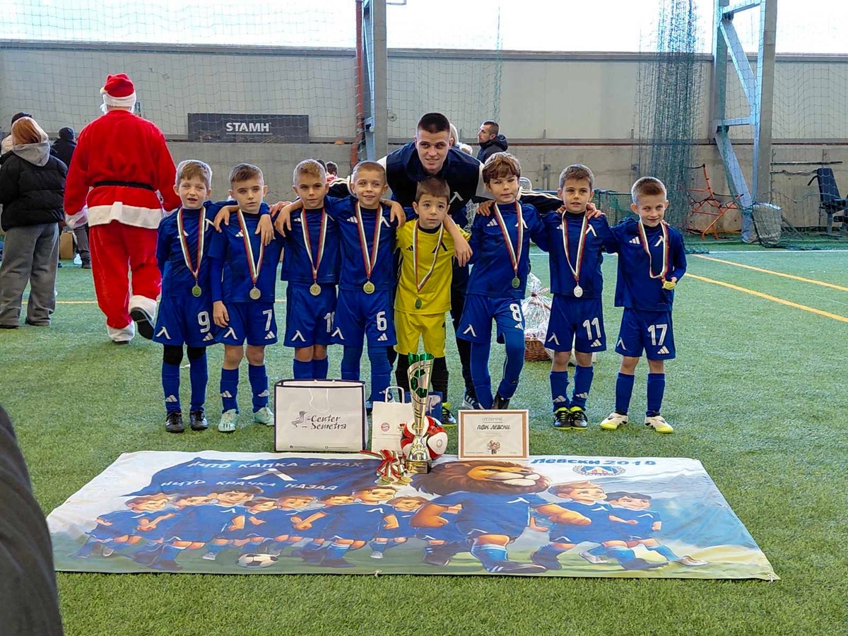 Набор 2018 г. на Левски с успех над ЦСКА във финал на коледен турнир