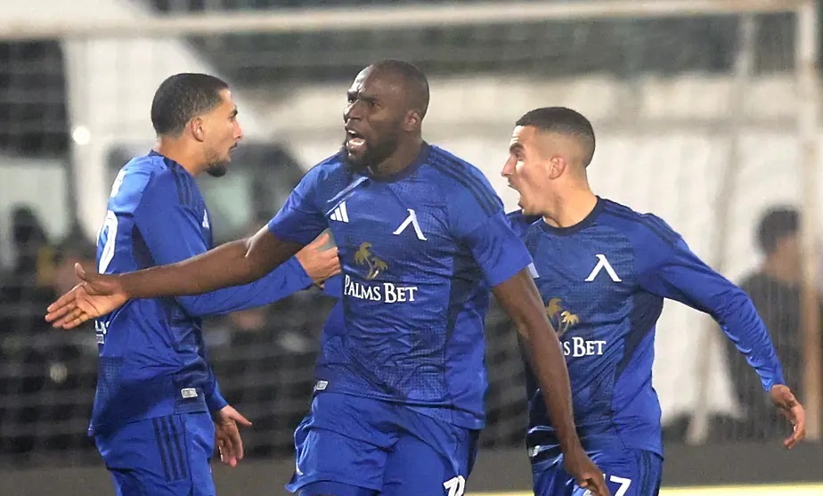 Сангаре с участие в благотворителен мач в Мали