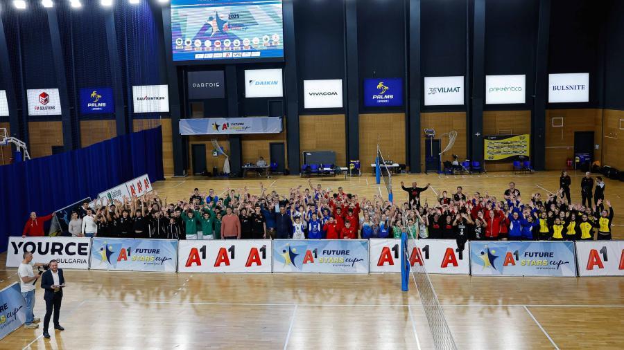 Световни вицешампиони откриха петия турнир за звезди на бъдещето заедно с Любо Ганев и Владо Николов