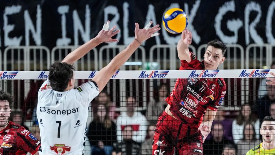 Алекс Николов с 15 точки за победа на Лубе, събра 230 в Италия