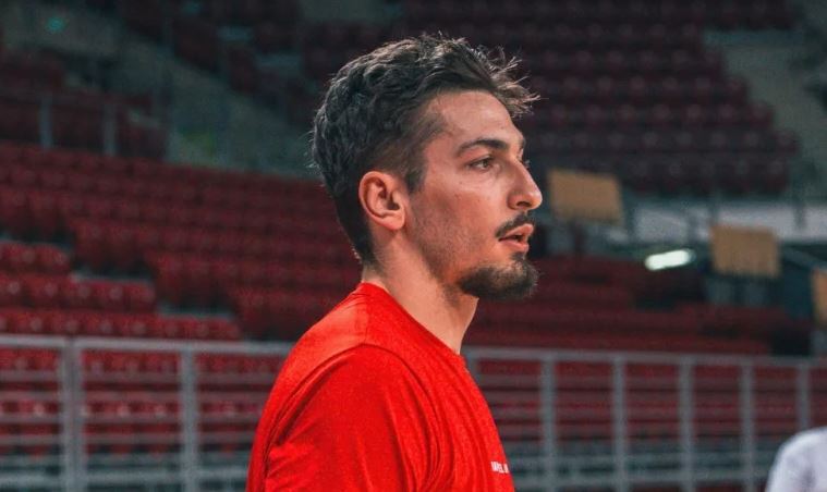 Боби Младенов с 11 точки в Адриатическата лига при загуба на Виена