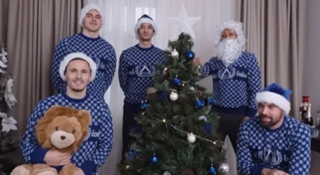 Забавно с Левски: Цунами е Дядо Коледа, а Светльо Вуцов - елха