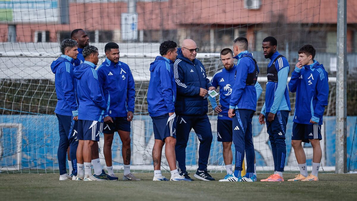 Левски отпътува във вторник за Турция, Костадинов ще говори пред медиите