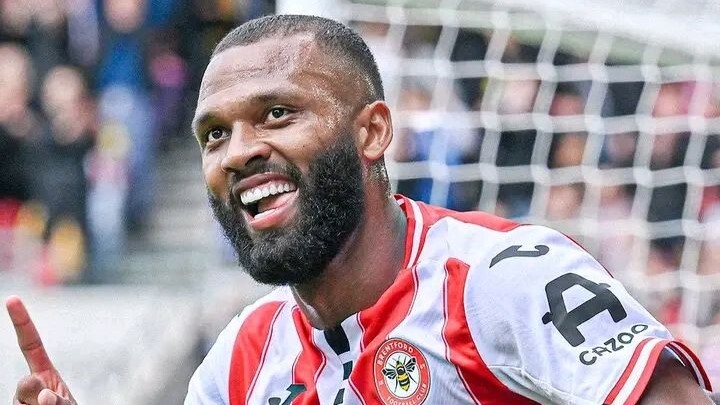 Звездата на Брентфорд: В България ми пишеха, че съм маймуна