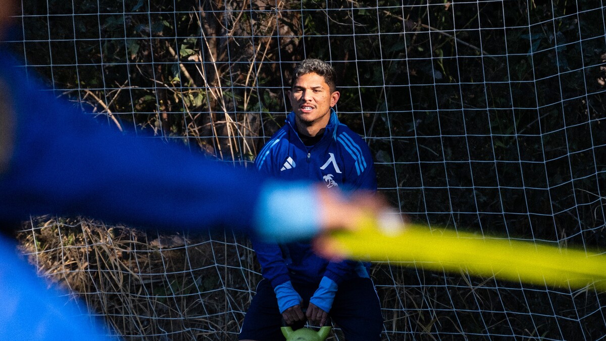 Бала тренира на 100 % с Левски, десните бекове се готвят отделно