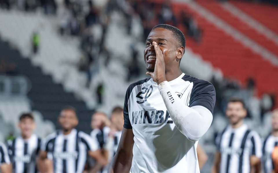 Позиция от Локо Пловдив: Хуан Переа продължава да бъде наш състезател