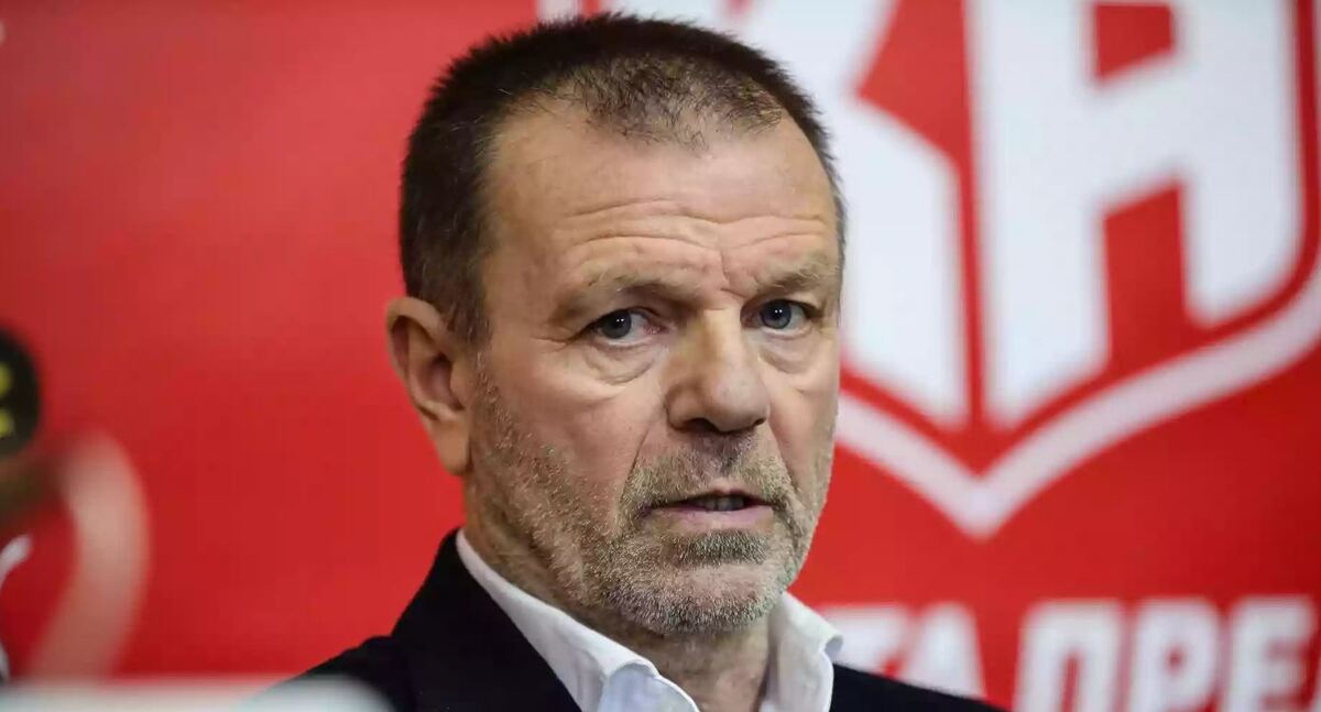 Стойчо Младенов за Левски: "Синият" балон се надува, но много бързо се пука