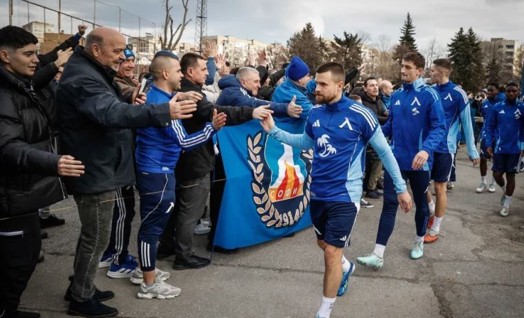 Левски се прибира във вторник, Кирилов ще говори пред медиите