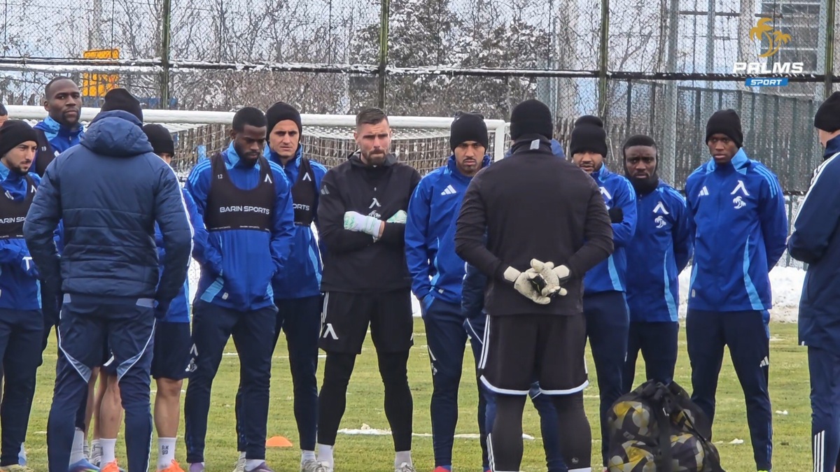 Левски тренира без Марин Петков