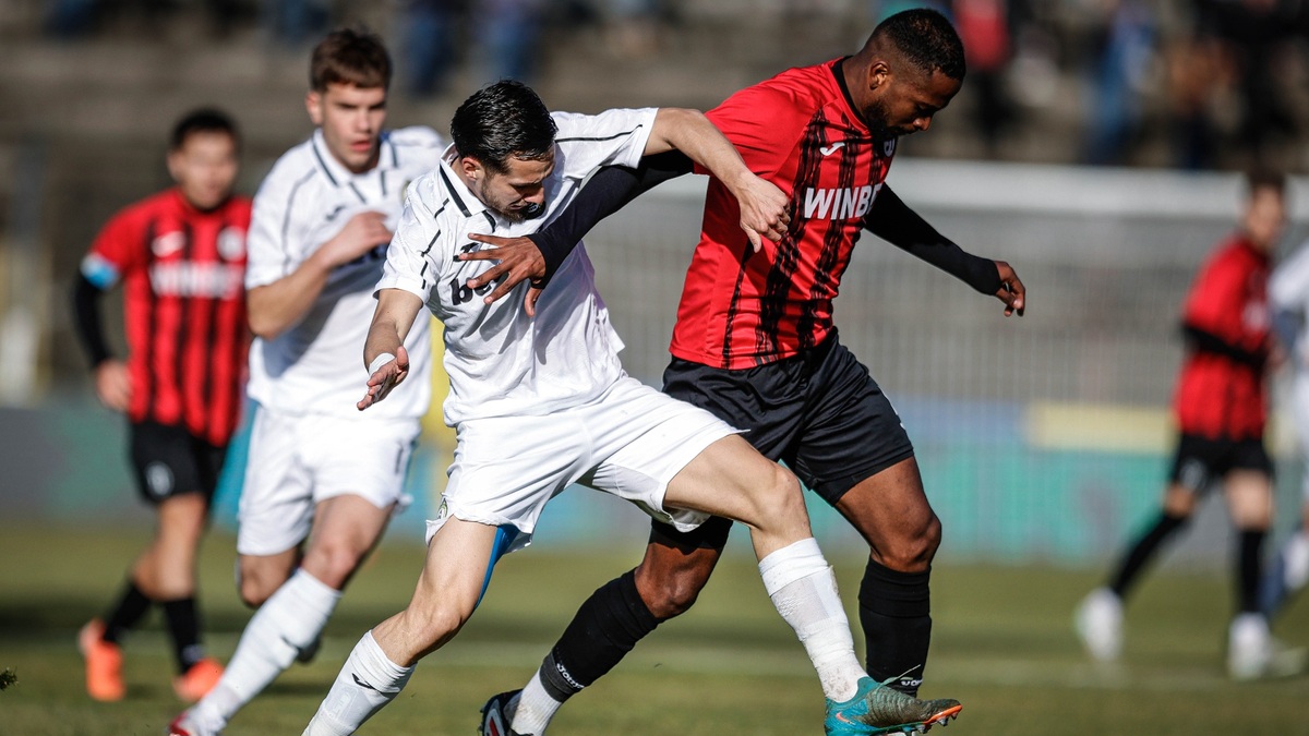 Локомотив Пловдив победи Славия в "Овча купел"