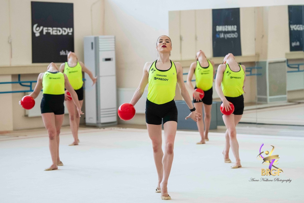 Ансамбълът-жени показа новите композиции