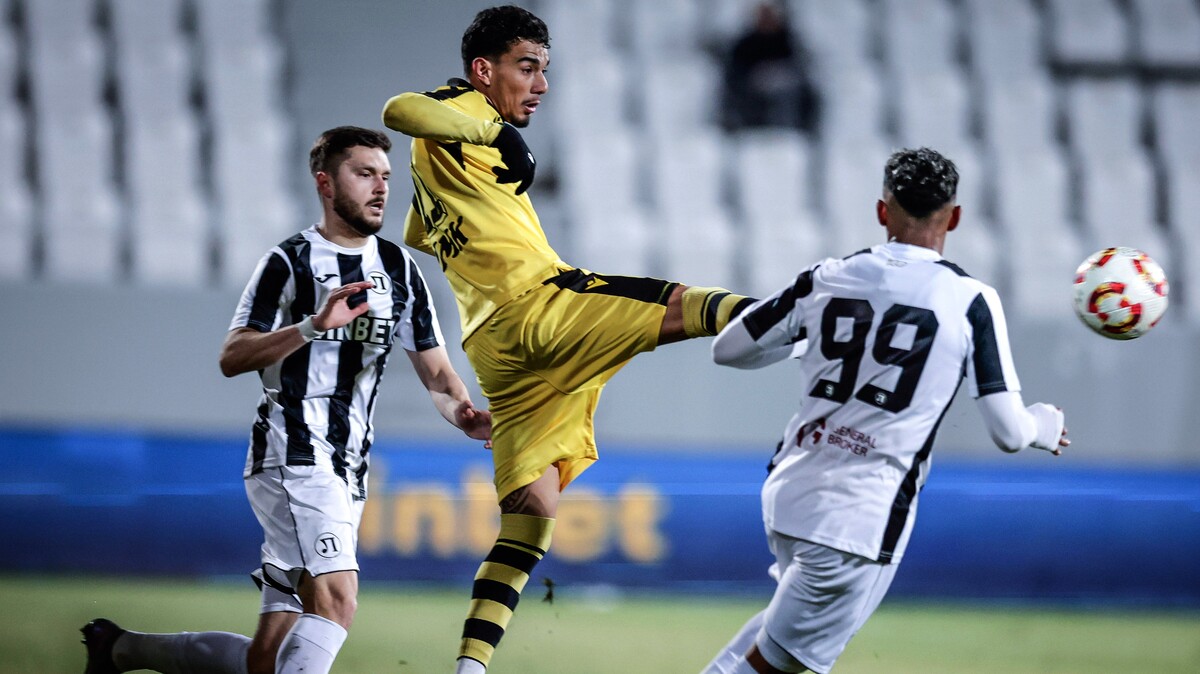 Локомотив Пловдив спечели дербито с Ботев и е последният 1/2 финалист за Купата