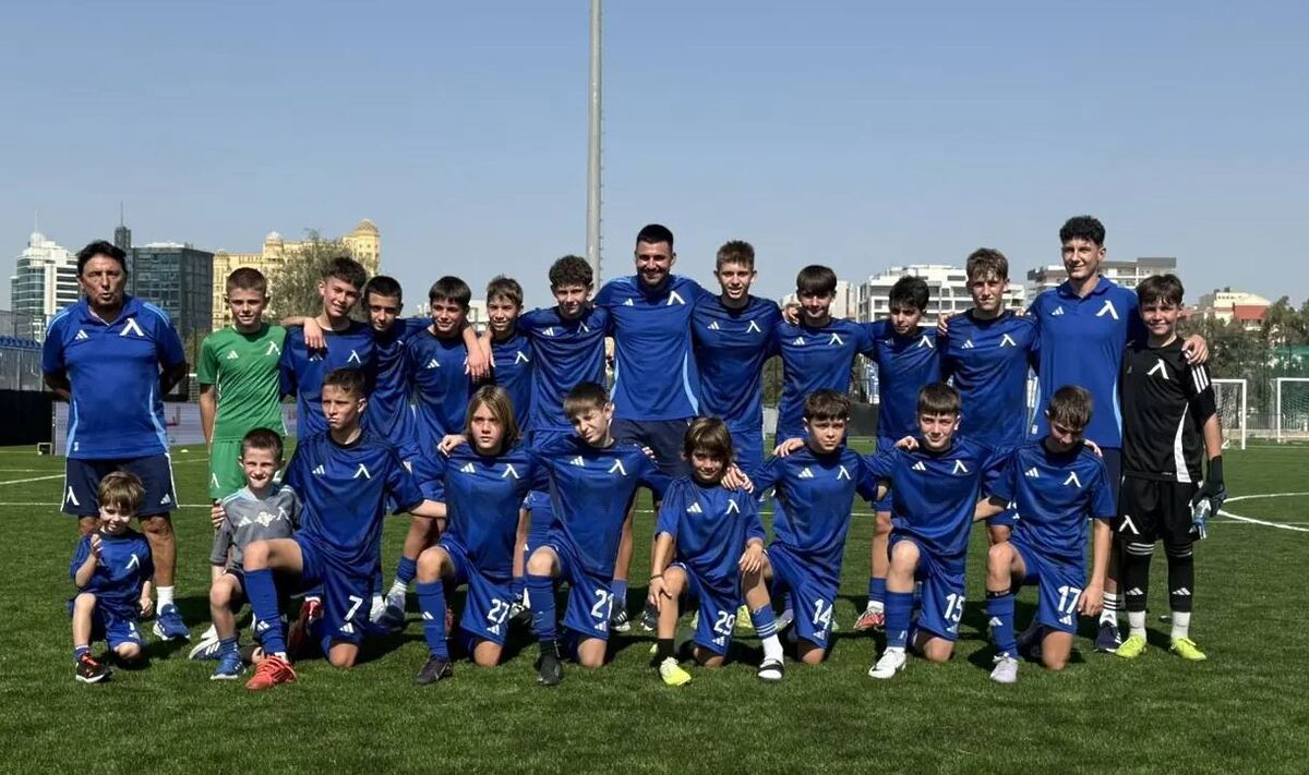 Децата на Левски с успех над Аякс, чакат Байерн