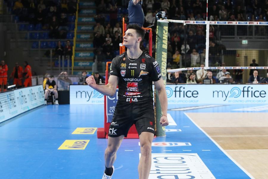 Алекс Николов събра 400 точки на върха при реализаторите в Италия