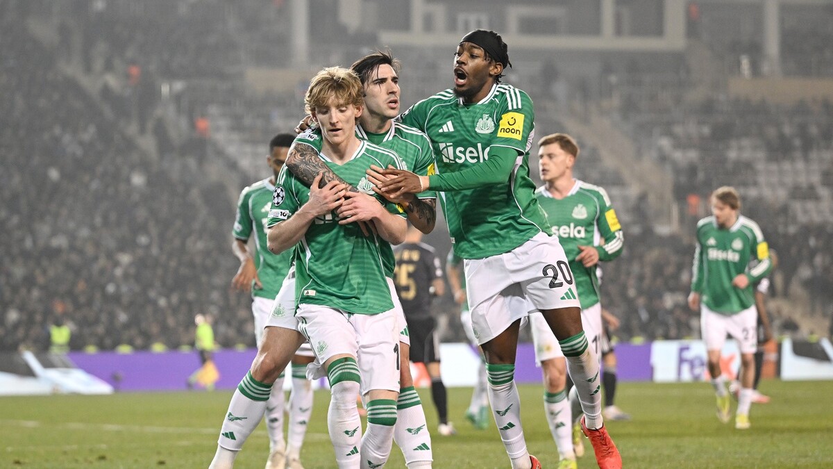 Нюкасъл разнебити Карабах, Гордън с четири гола в Баку