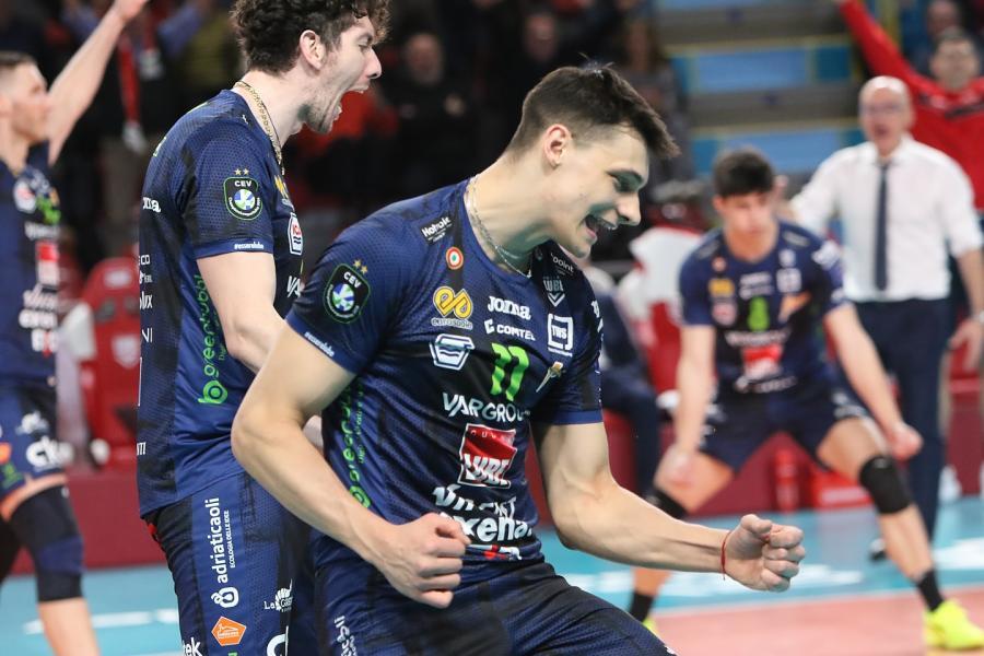 Алекс Николов MVP при успех на Лубе в Шампионска лига