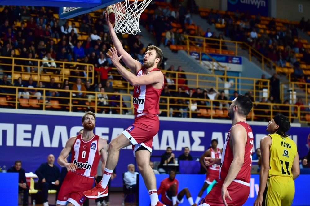 Везенков и Олимпиакос са финалисти за Купата на Гърция