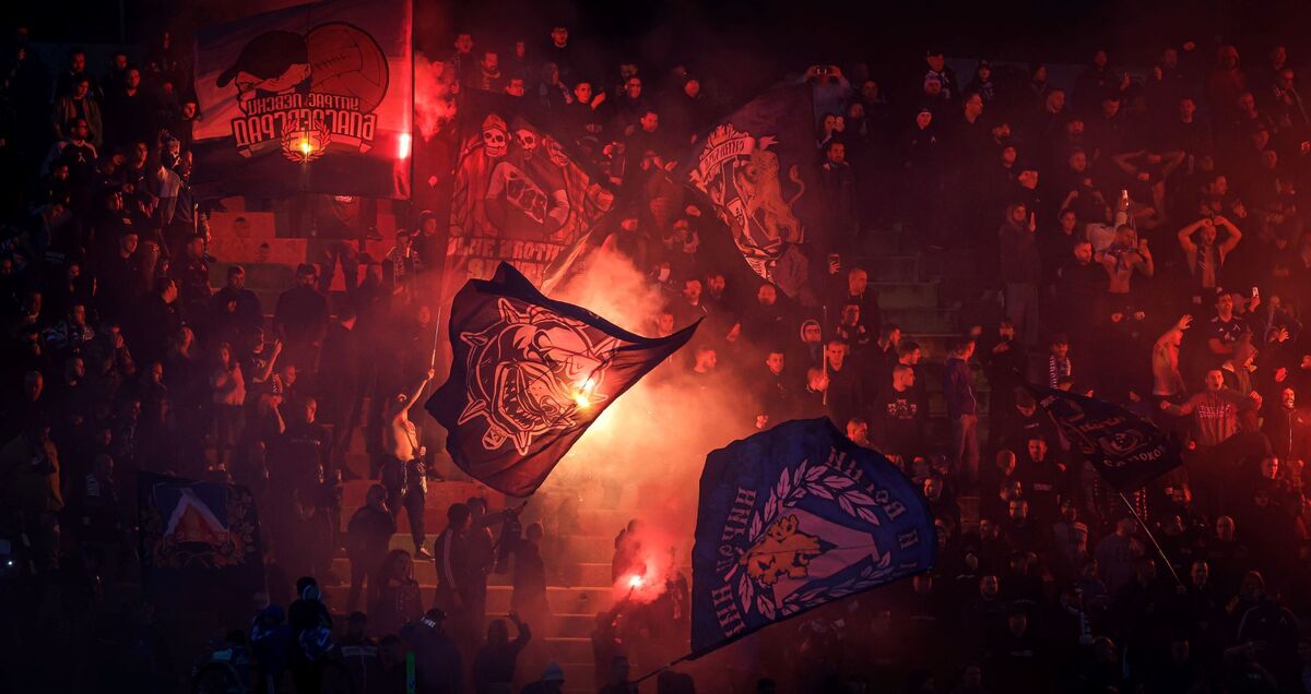 БФС глоби Левски за... закъснял старт на мача с Локо София