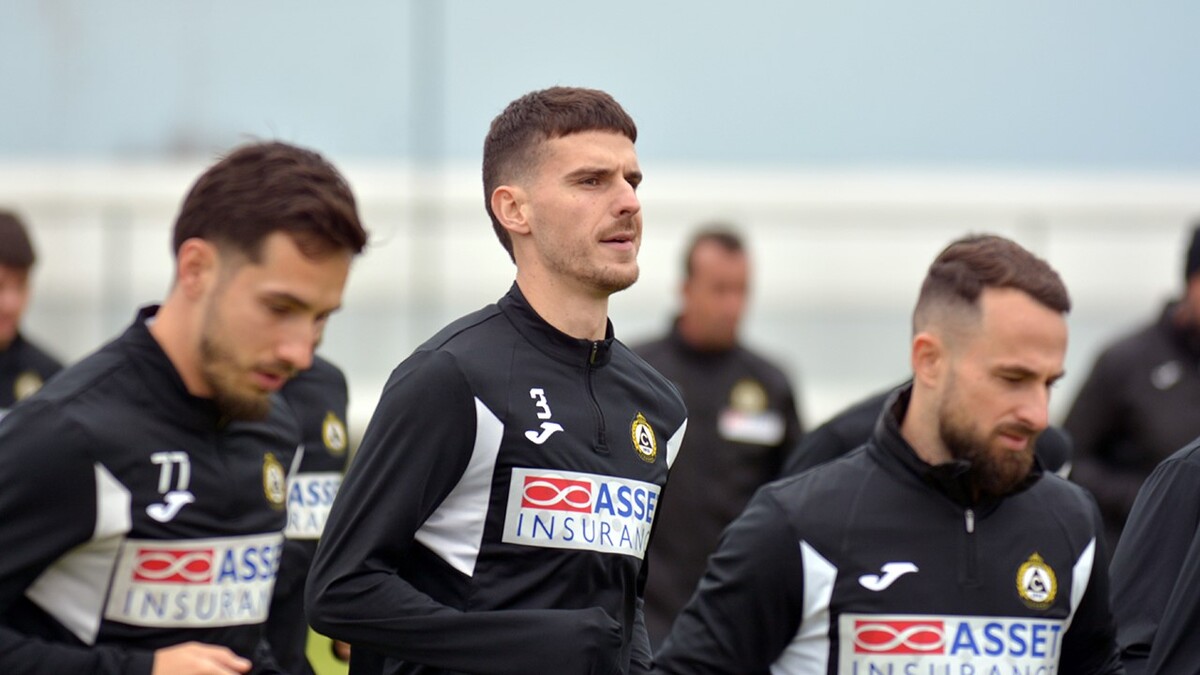 Славия с първа победа през годината, класика за "белите" срещу Берое