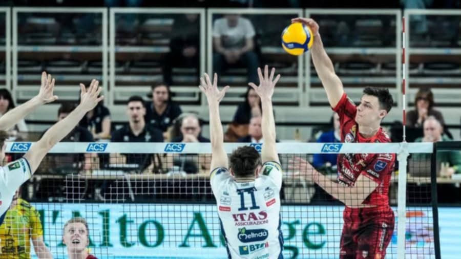 Алекс Николов MVP за победа срещу шампиона Тренто на старта в плейофите