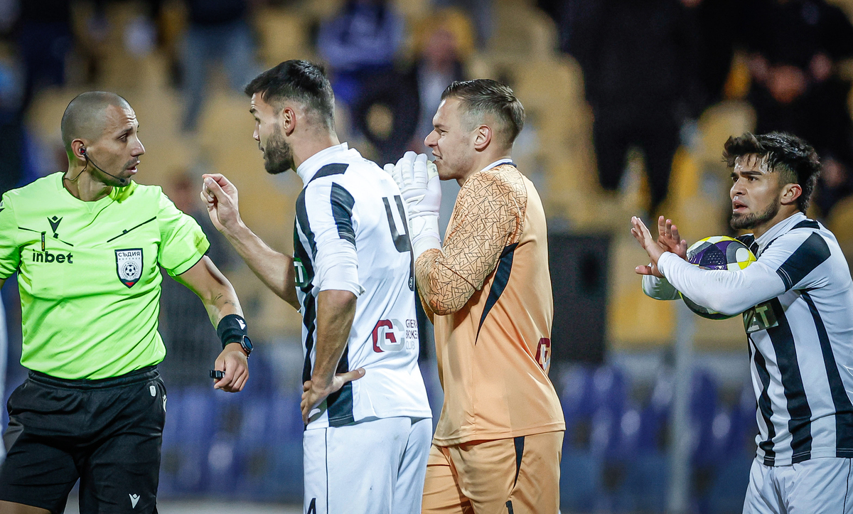 БФС: Дузпата за Левски срещу Локо Пд е правилно отсъдена