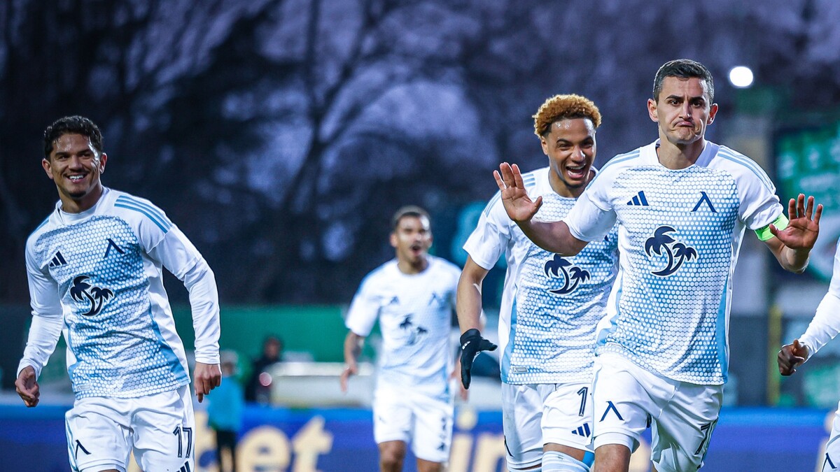 Награждават двама от Левски във вторник