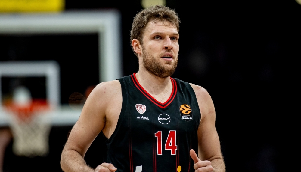 Везенков и Олимпиакос отстъпиха на Валенсия в късна драма