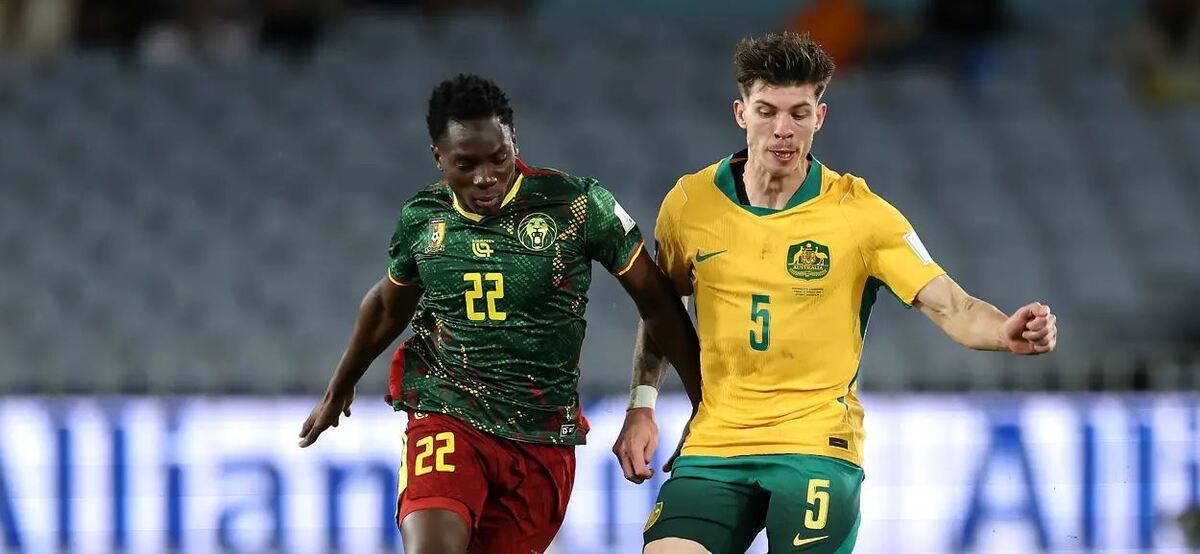 Камдем дебютира за Камерун при загуба от Австралия, направи и дузпа