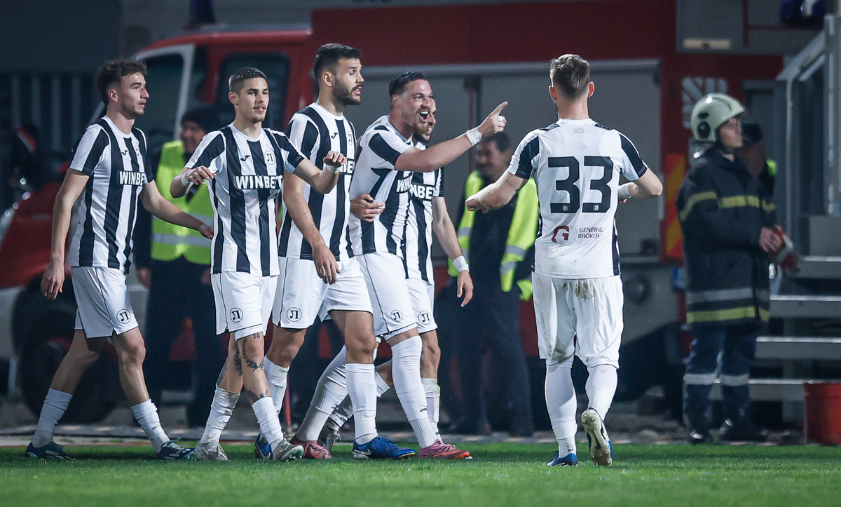 Локомотив Пловдив взе "железничарското" дерби със софийското Локо