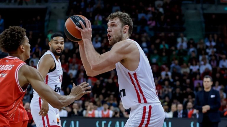 Везенков и Олимпиакос триумфираха над Апоел Тел Авив в София