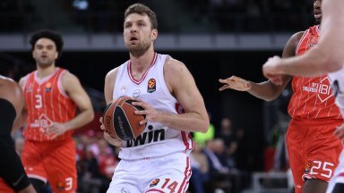 Везенков се зарадва на пълните трибуни в София