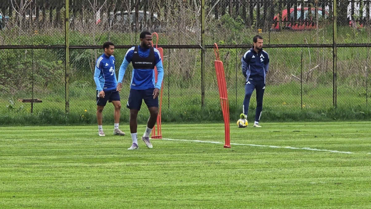 Фабиен тренира с основната група на Левски